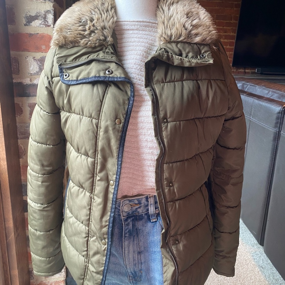 Old Navy Olive Green Faux Fur Collar Puffer Jacket Sz M